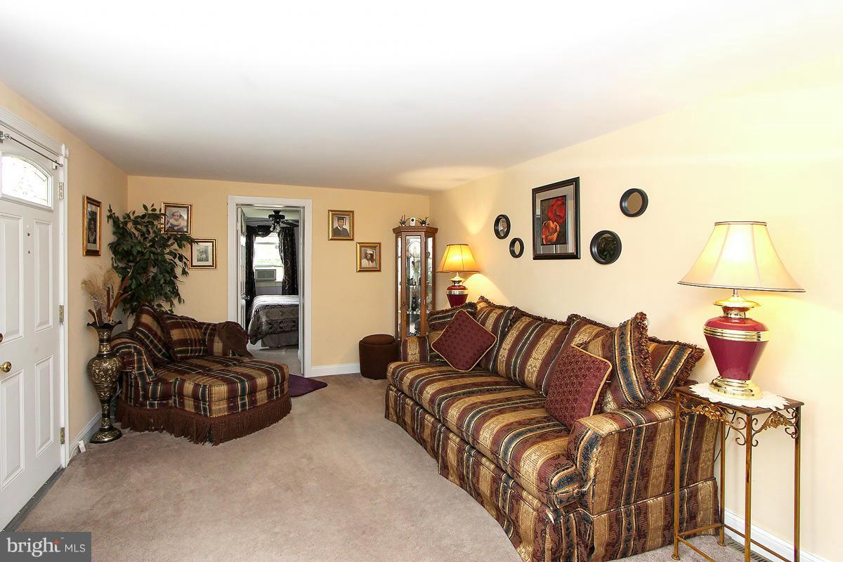 1231 East Randolph Road Silver Spring, MD 20904 - Photo 5 of 26 Living Room
