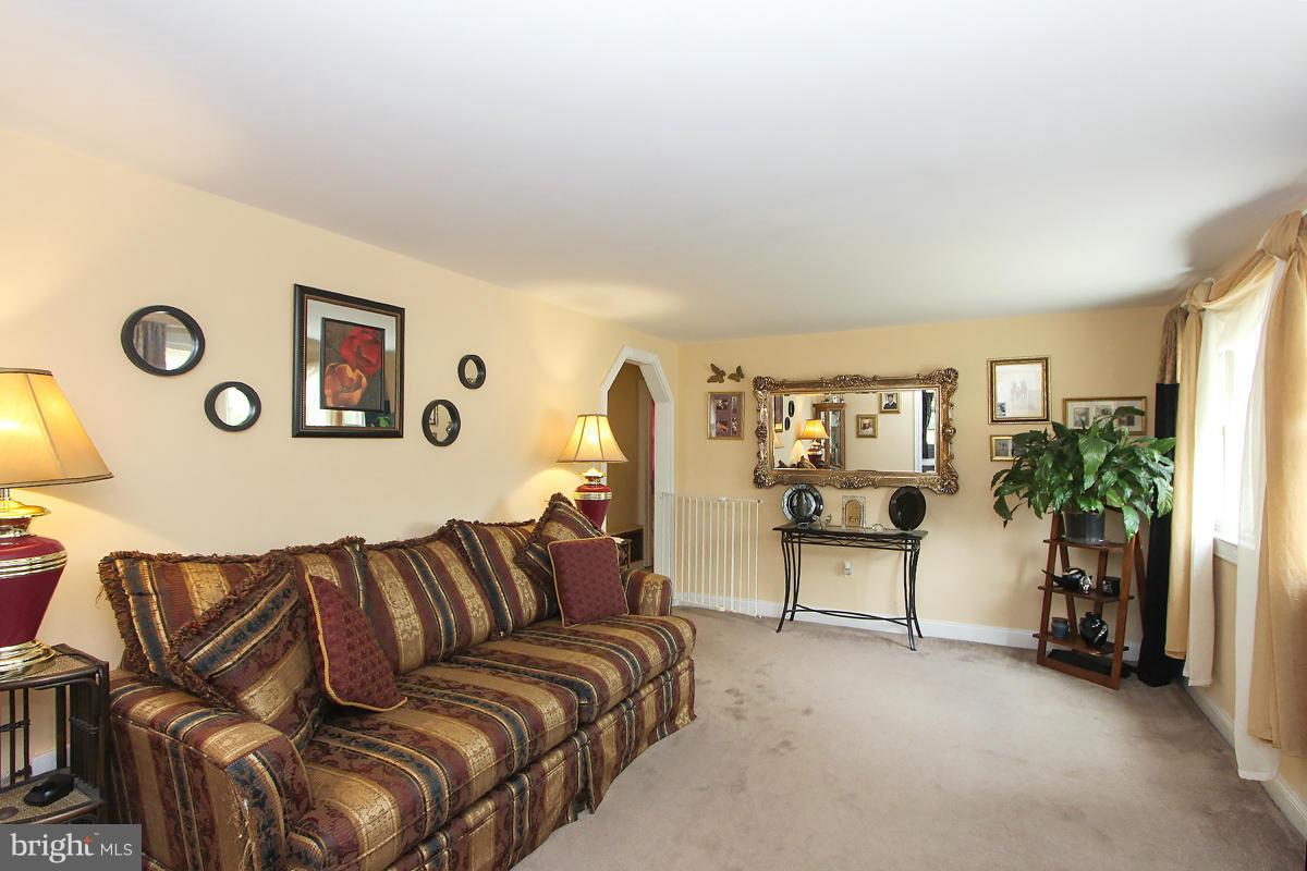 1231 East Randolph Road Silver Spring, MD 20904 - Photo 6 of 26 Living Room