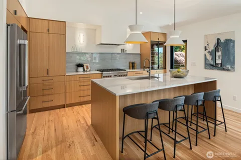$1,988,800 | 3532 Northwest 67th Street, Seattle, WA 98117