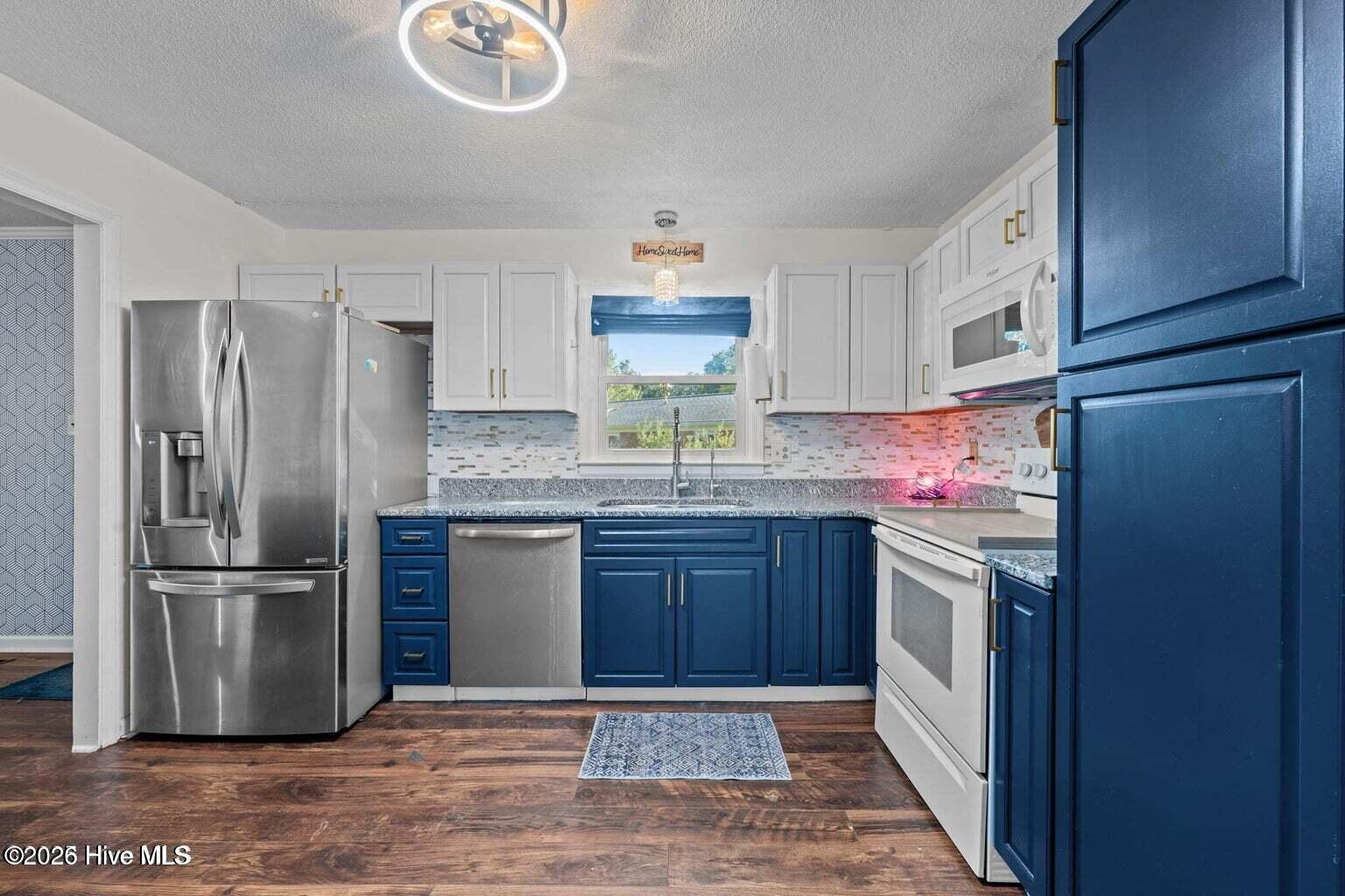 200 Stratford Road Havelock, NC 28532 - Photo 5 of 12 Kitchen 3
