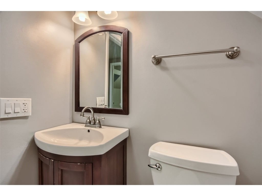 6824 Beckwith Road Mount Juliet, TN 37122 - Photo 18 of 36 a bathroom with a toilet sink and mirror