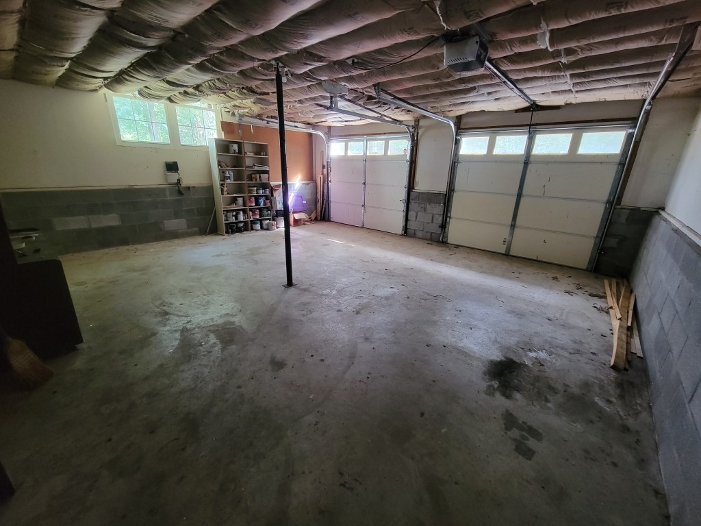 6824 Beckwith Road Mount Juliet, TN 37122 - Photo 23 of 36 a view of a garage
