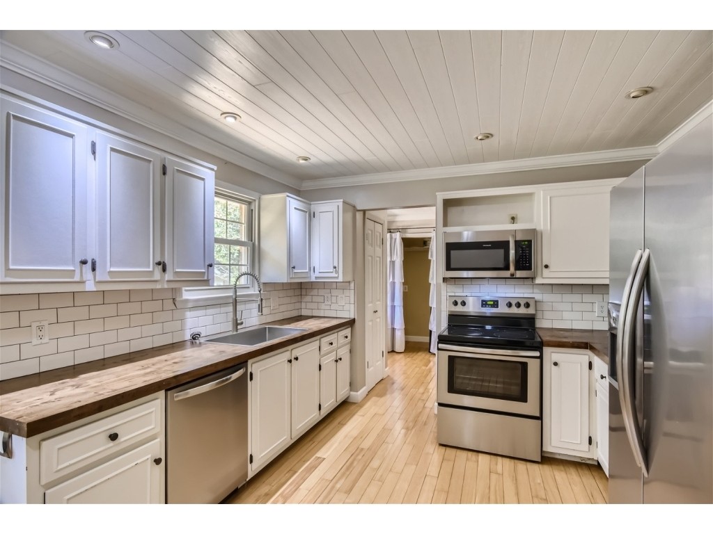 6824 Beckwith Road Mount Juliet, TN 37122 - Photo 6 of 36 a kitchen with stainless steel appliances a sink stove and refrigerator