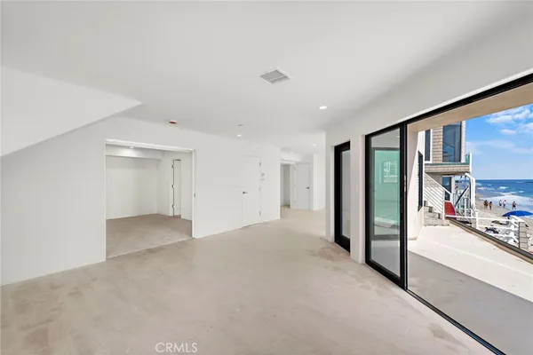 $40,000 | 715 Ocean Front, Laguna Beach, CA 92651