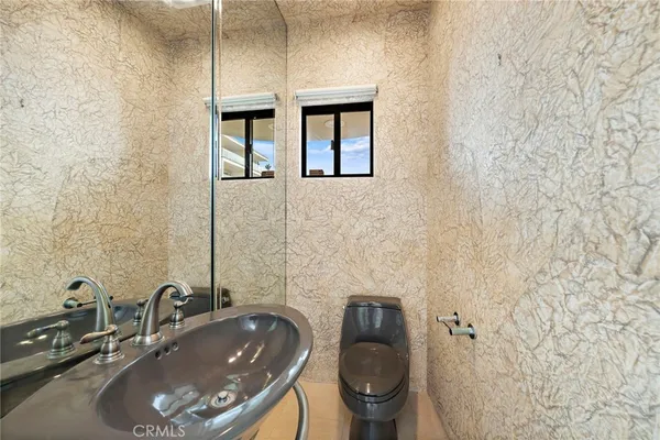 $40,000 | 715 Ocean Front, Laguna Beach, CA 92651