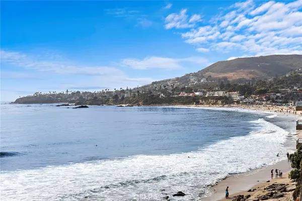 $40,000 | 715 Ocean Front, Laguna Beach, CA 92651