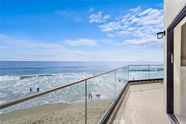 $40,000 | 715 Ocean Front, Laguna Beach, CA 92651