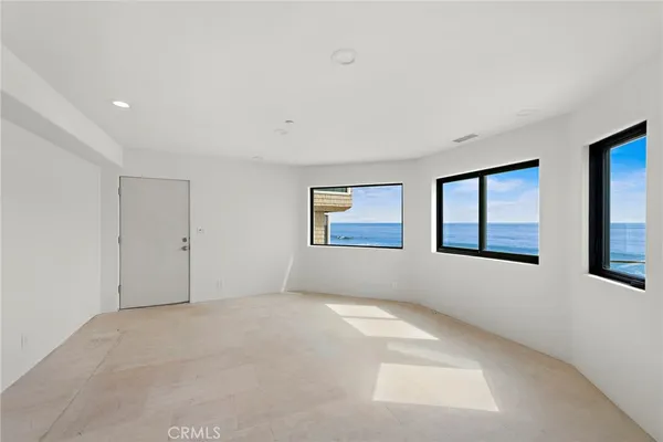 $40,000 | 715 Ocean Front, Laguna Beach, CA 92651