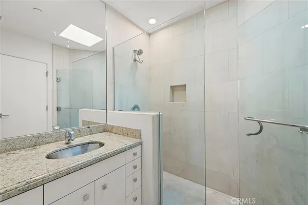 $40,000 | 715 Ocean Front, Laguna Beach, CA 92651