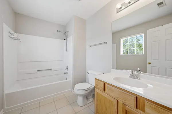 $2,650 | 1854 Fredericksburg Lane, Aurora, IL 60503