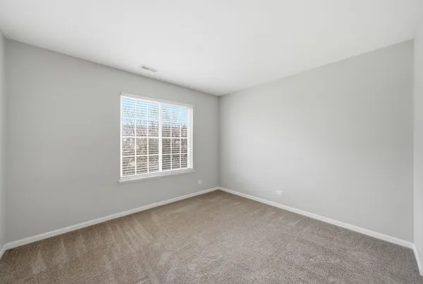 $2,650 | 1854 Fredericksburg Lane, Aurora, IL 60503
