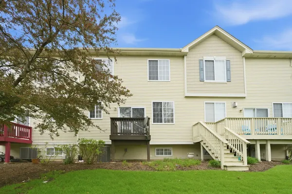 $2,650 | 1854 Fredericksburg Lane, Aurora, IL 60503