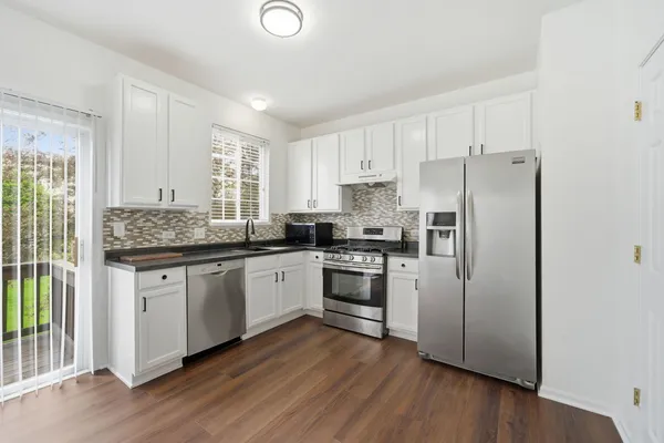 $2,650 | 1854 Fredericksburg Lane, Aurora, IL 60503