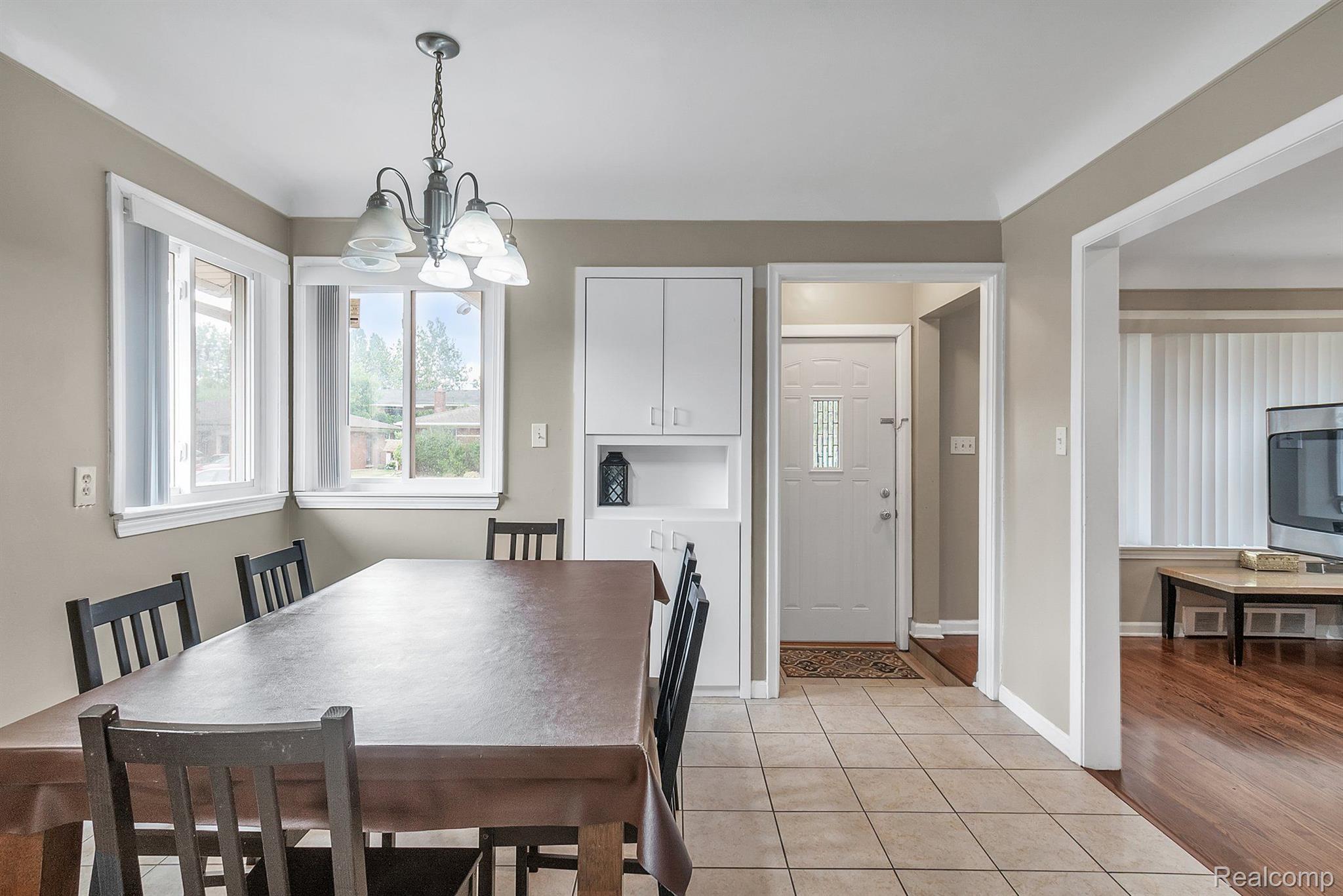 27087 Jean Road Warren, MI 48093 - Photo 11 of 36 Gallery Image 11