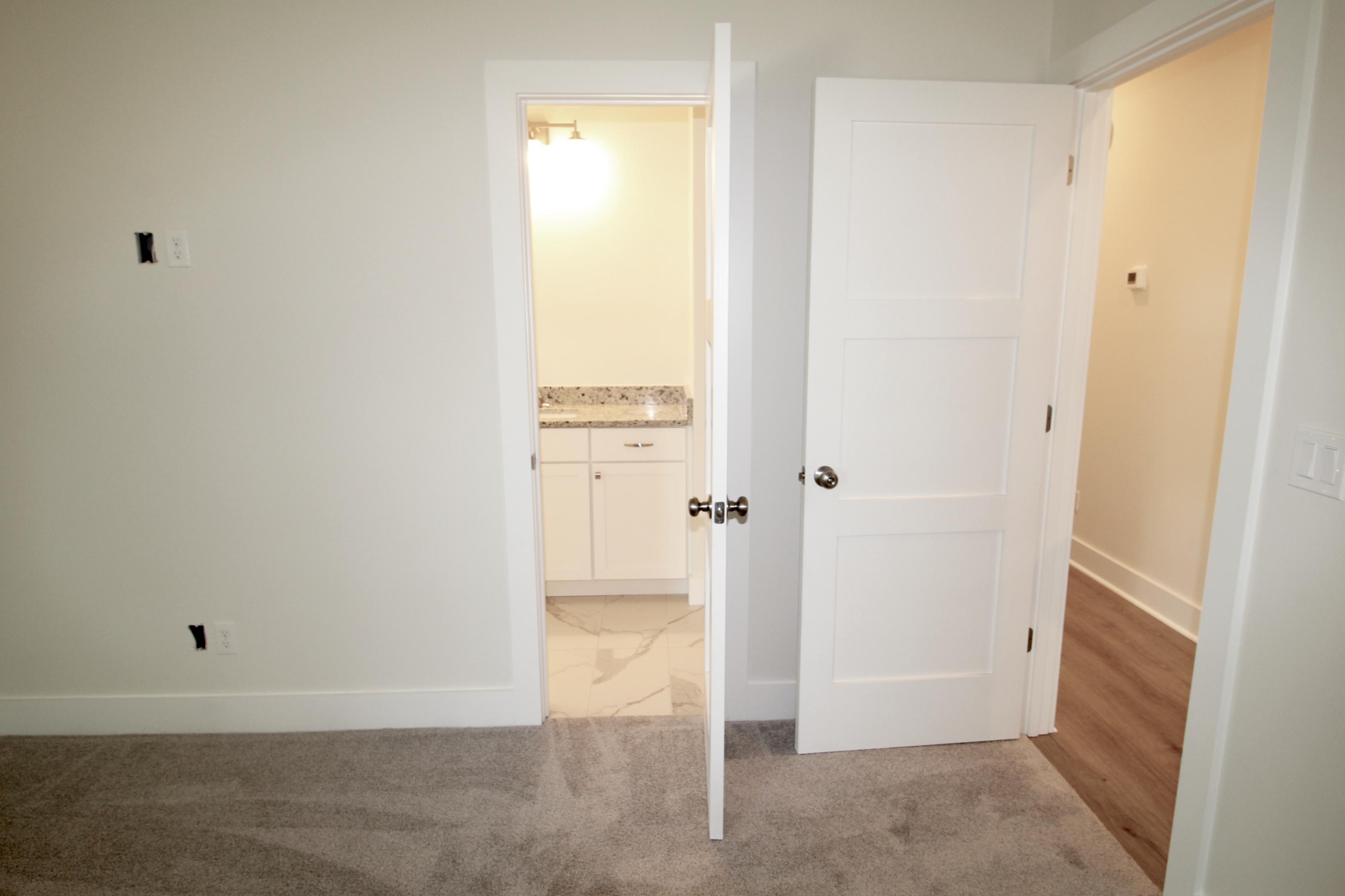 29 Marlin Court Santa Rosa Beach, FL 32459 - Photo 20 of 33 Guest Bedroom with Ensuite Bath