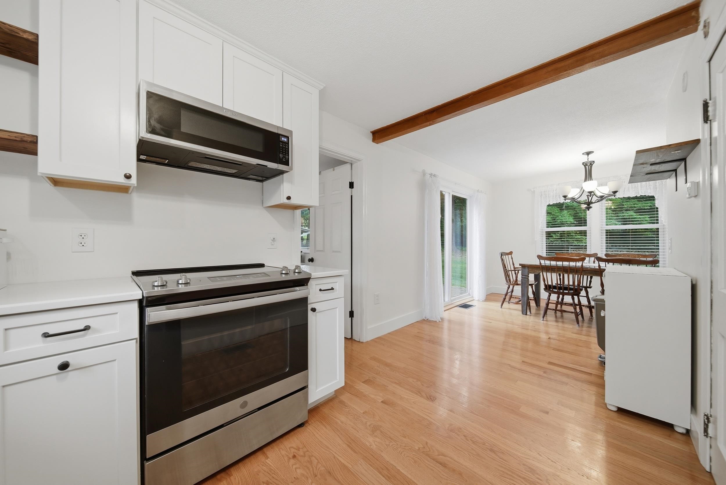 288 Island Pond Road Derry, NH 03038 - Photo 7 of 46