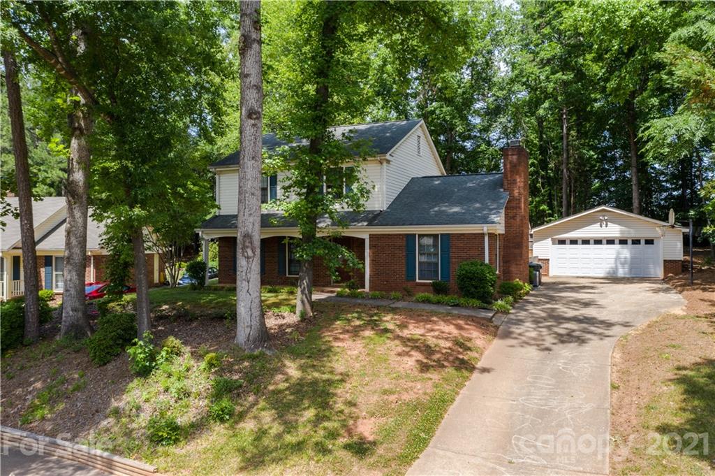 412 Neill Ridge Road Matthews, NC 28105 - Photo 2 of 25 a front view of a house with a yard