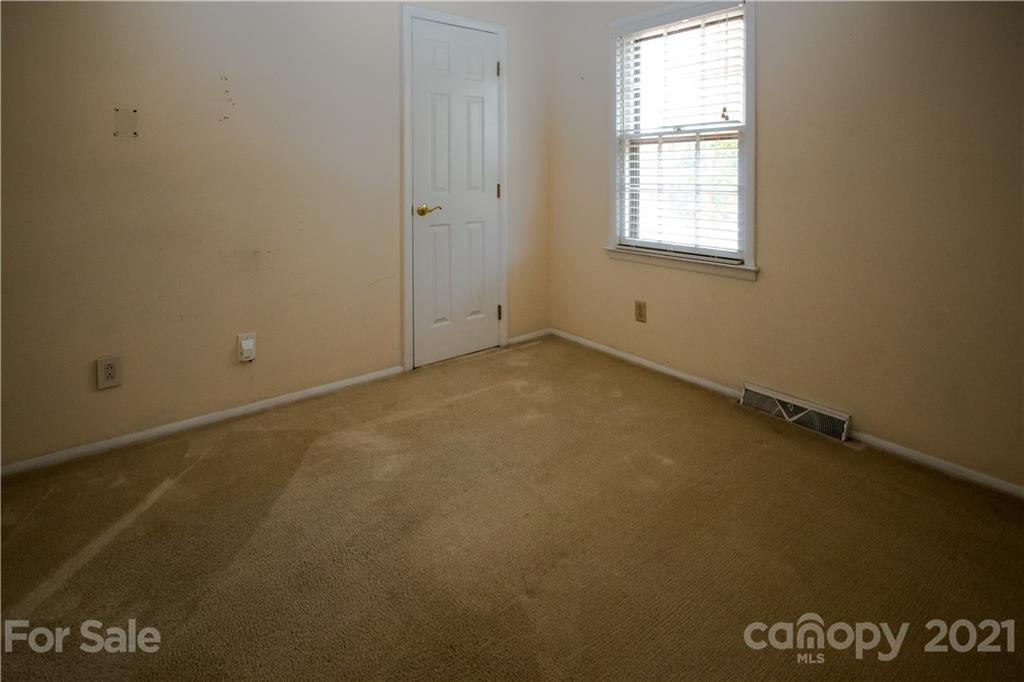 412 Neill Ridge Road Matthews, NC 28105 - Photo 18 of 25 an empty room with a window