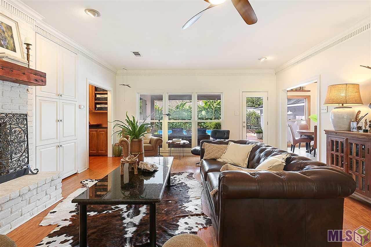 6423 Millstone Avenue Baton Rouge, LA 70808 - Photo 6 of 28 Living room with view of pool