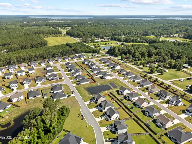 $475,000 | 419 Nantucket Trail, Sneads Ferry, NC 28460