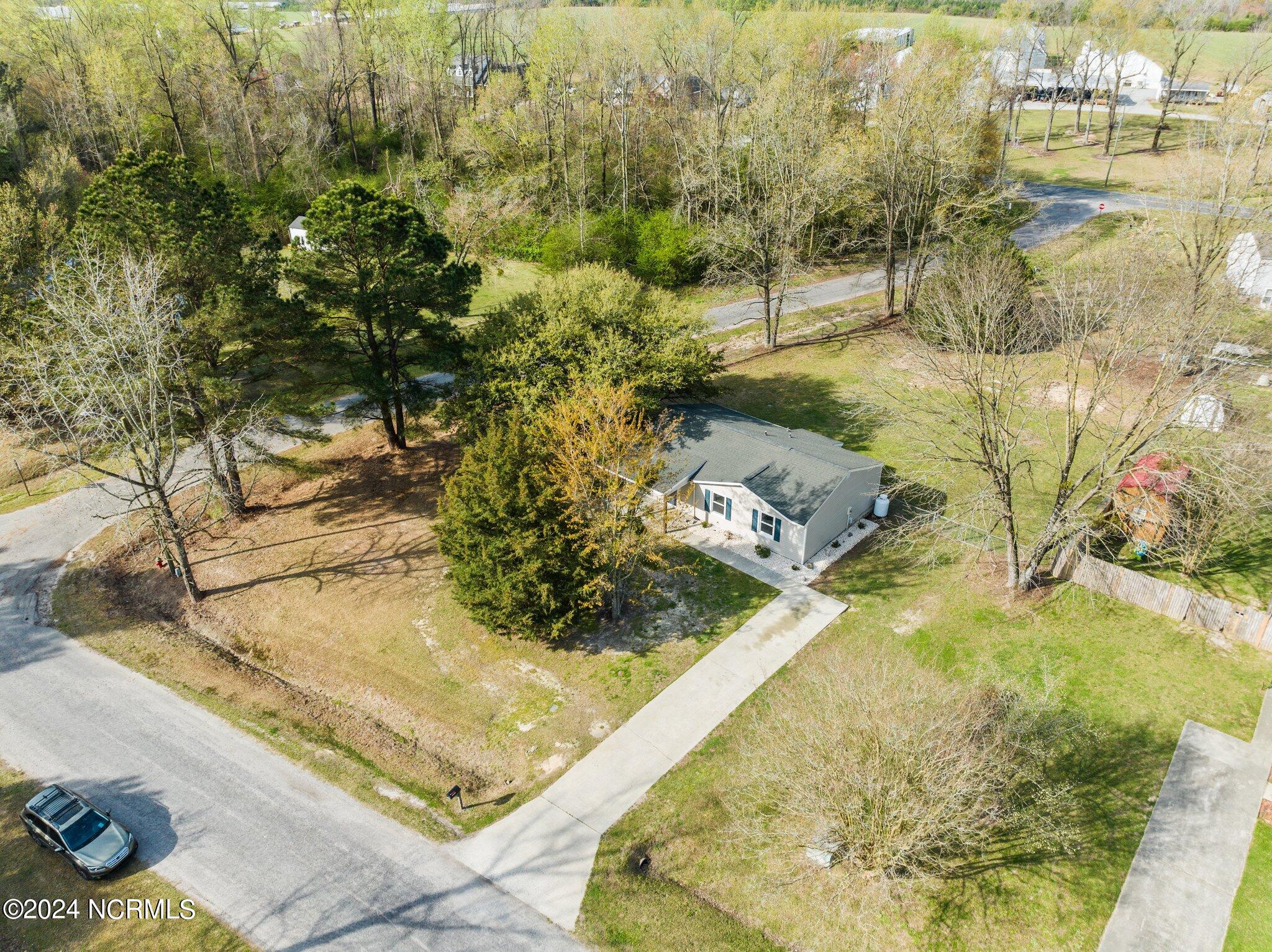 2672 Foxfire Road Farmville, NC 27828 - Photo 6 of 38 2-web-or-mls-DJI_0916