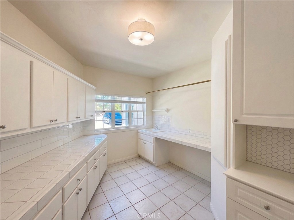 39850 Kapalua Way Temecula, CA 92592 - Photo 23 of 35 a kitchen with cabinets and window