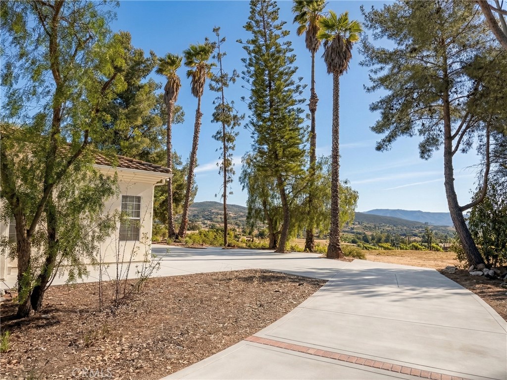 39850 Kapalua Way Temecula, CA 92592 - Photo 28 of 35 a view of a street with houses