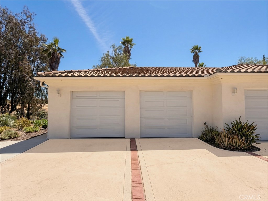 39850 Kapalua Way Temecula, CA 92592 - Photo 29 of 35 a view of a street with a building in the background