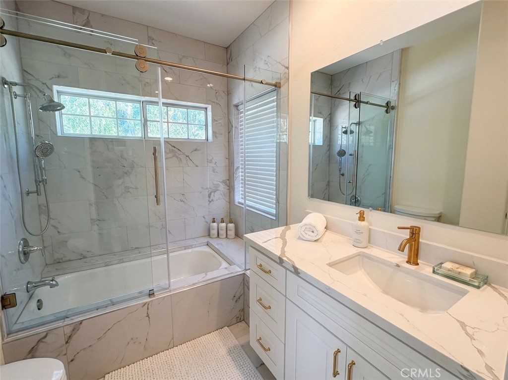 39850 Kapalua Way Temecula, CA 92592 - Photo 10 of 35 a bathroom with a granite countertop sink mirror bathtub and shower