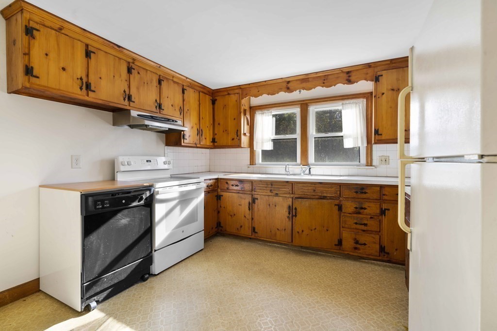 1 Cole Road Wayland, MA 01778 - Photo 5 of 26