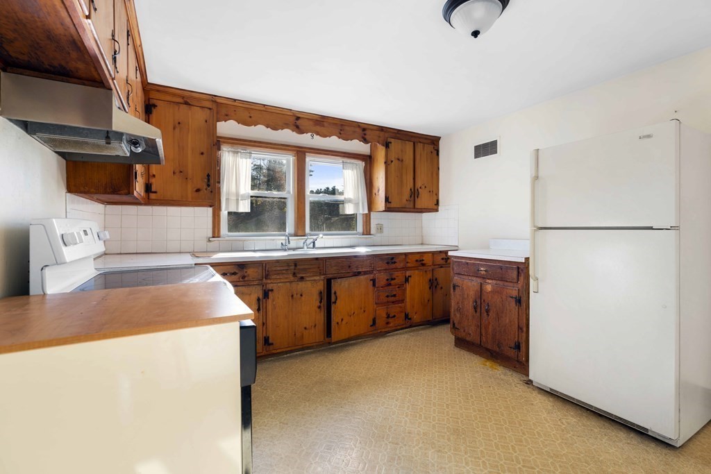 1 Cole Road Wayland, MA 01778 - Photo 7 of 26