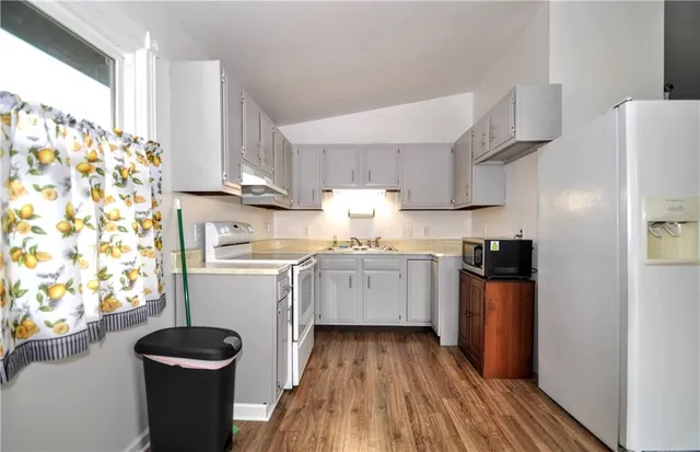a room with a mirror and a bath tub