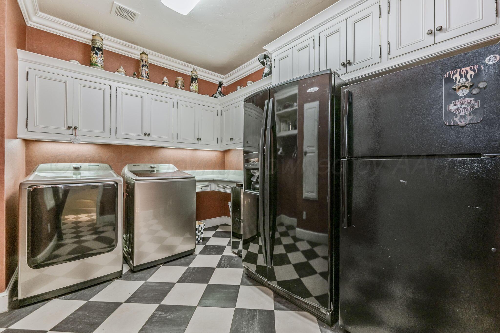 7619 Countryside Drive Amarillo, TX 79119 - Photo 17 of 41 laundry room