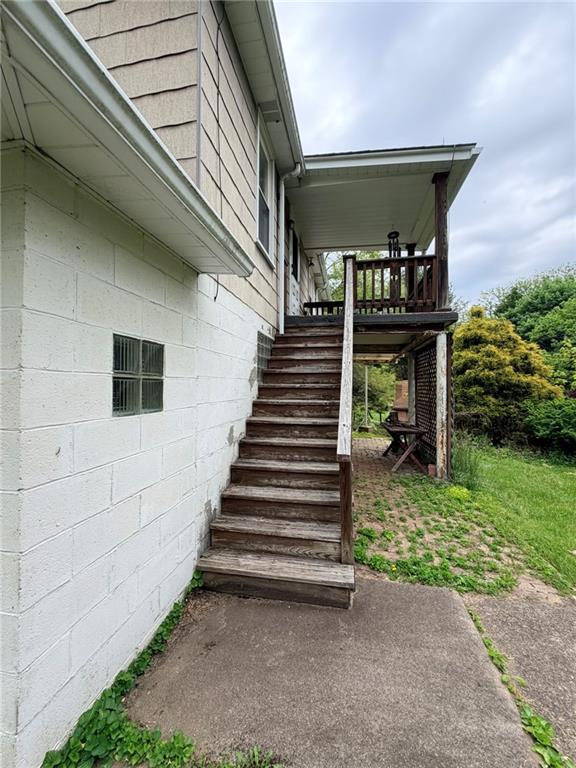 100 South Kings Creek Road Burgettstown, PA 15021 - Photo 27 of 46 Stairs to Front DOor