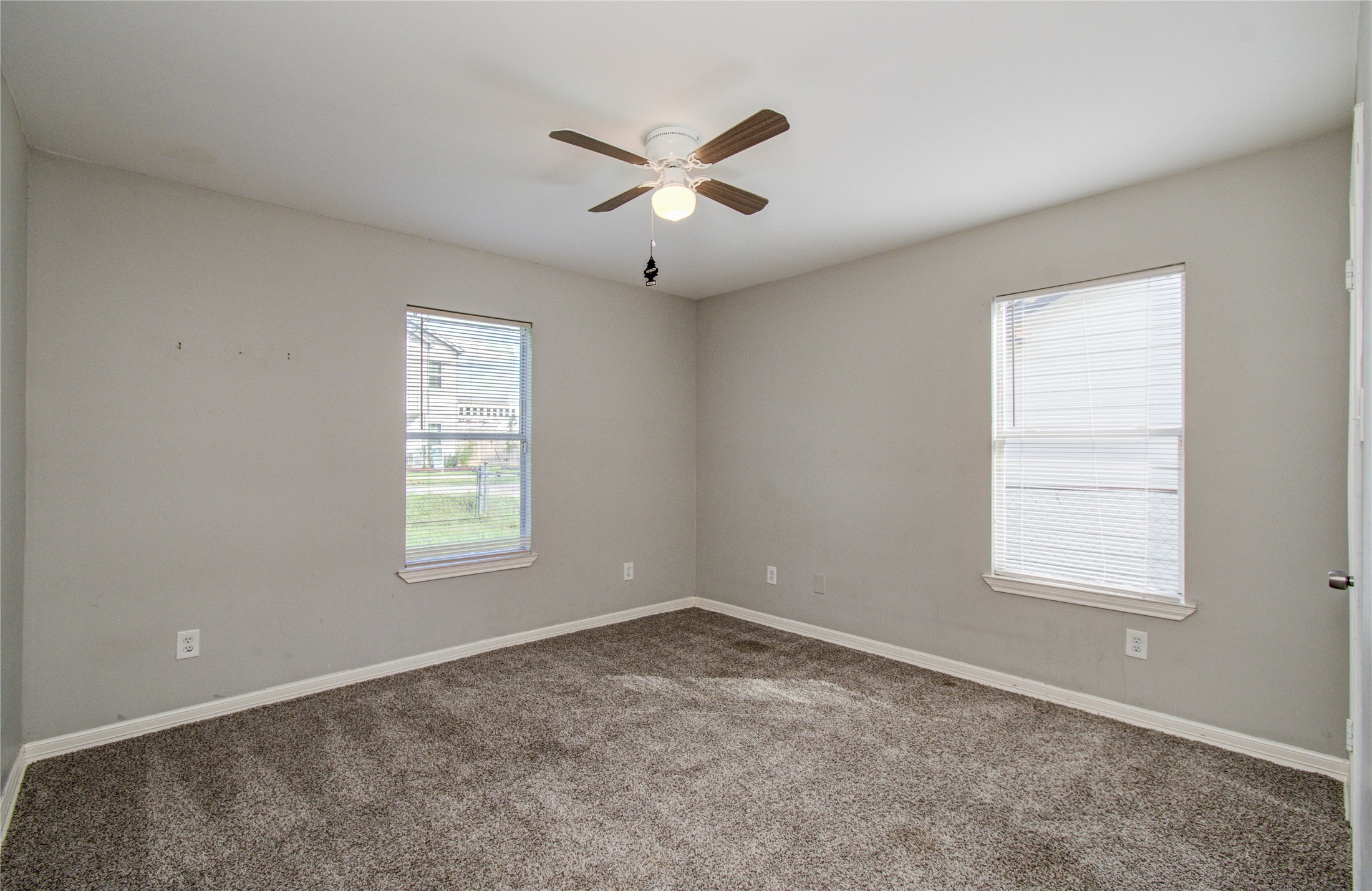 6830 New York Street Houston, TX 77021 - Photo 23 of 28 an empty room with a window and ceiling fan
