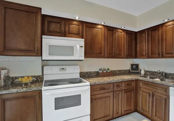 $2,100 | 6101 North Falls Cir Drive, Unit 302, Lauderhill, FL 33319