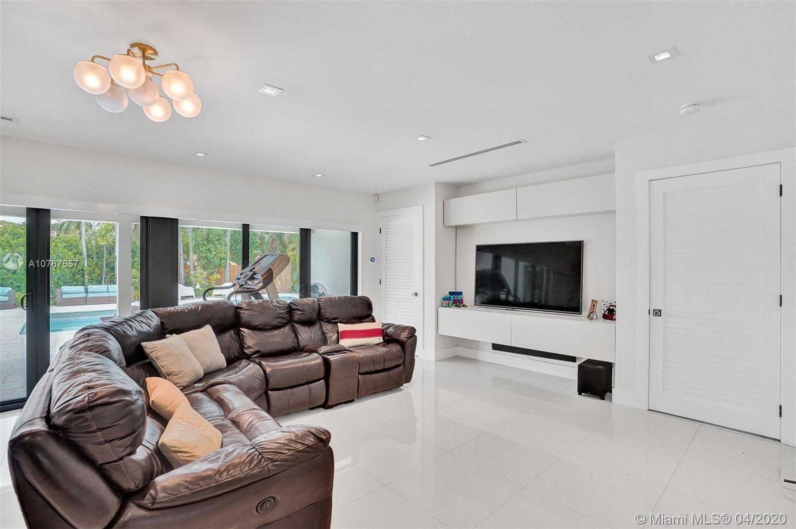 555 Southwest 27th Road Miami, FL 33129 - Photo 17 of 36