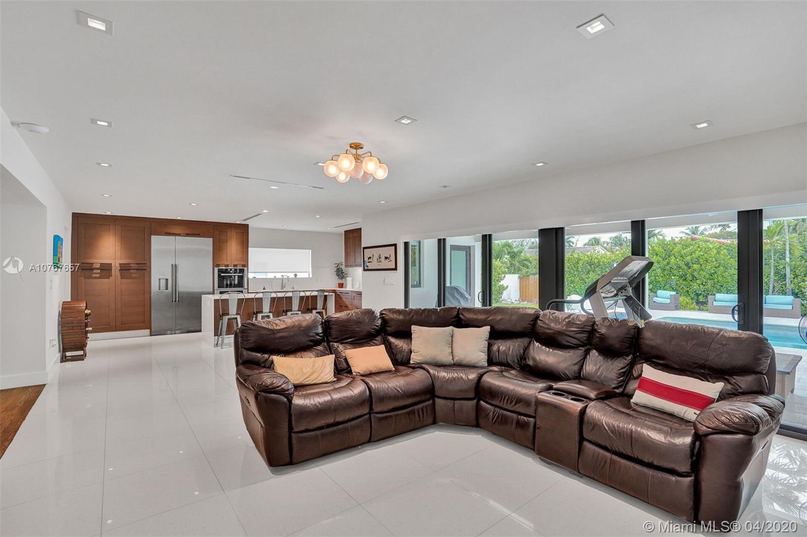 555 Southwest 27th Road Miami, FL 33129 - Photo 18 of 36