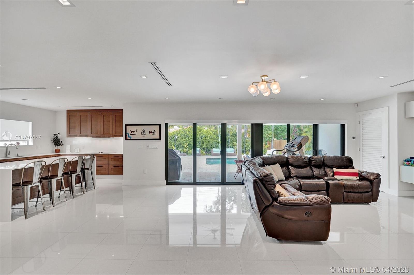 555 Southwest 27th Road Miami, FL 33129 - Photo 19 of 36