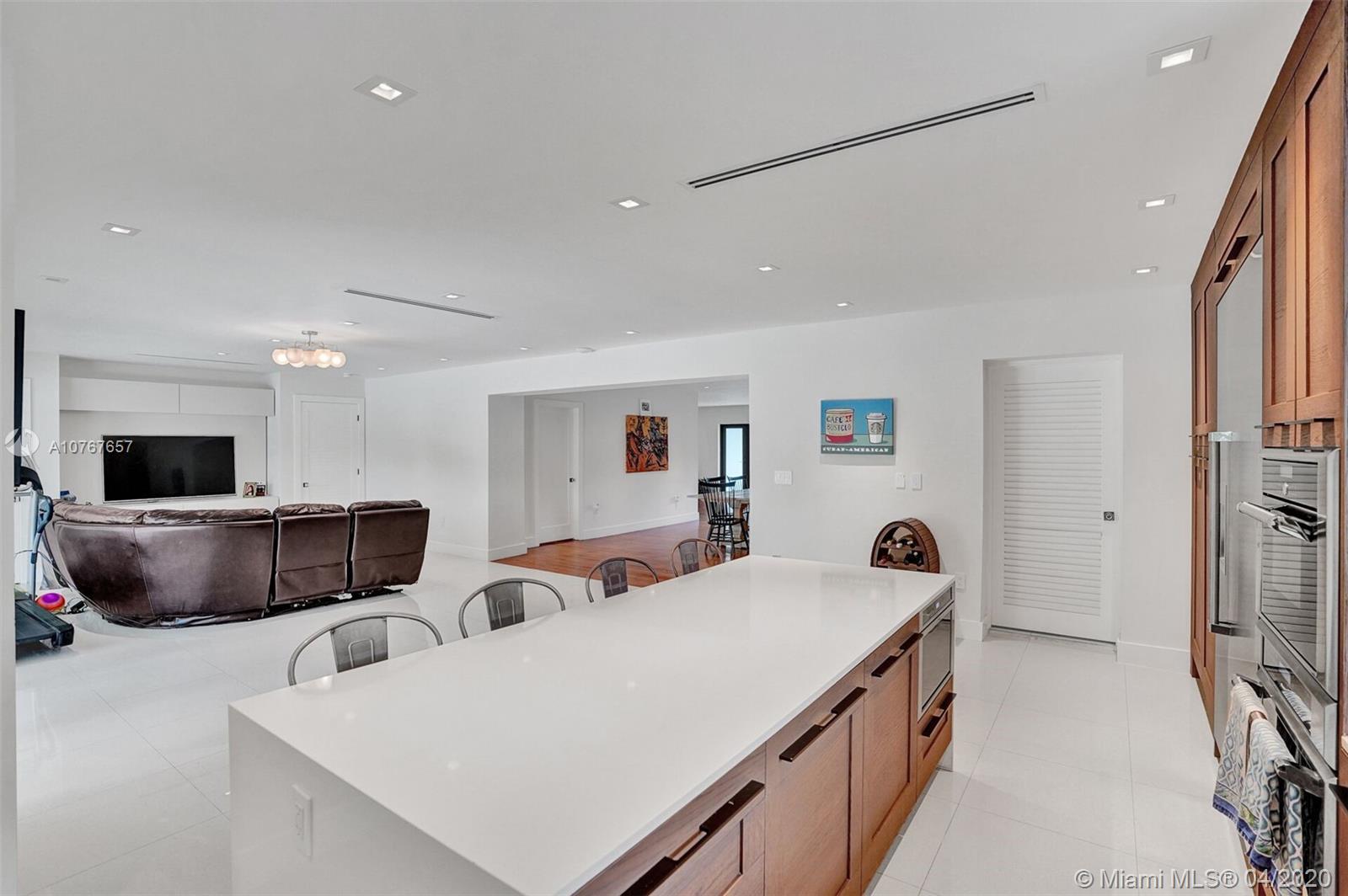 555 Southwest 27th Road Miami, FL 33129 - Photo 20 of 36