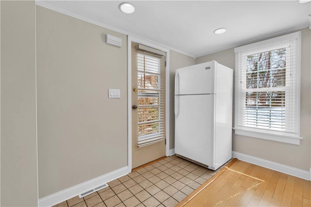 9119 Ridgefell Avenue Pittsburgh, PA 15237 - Photo 4 of 24