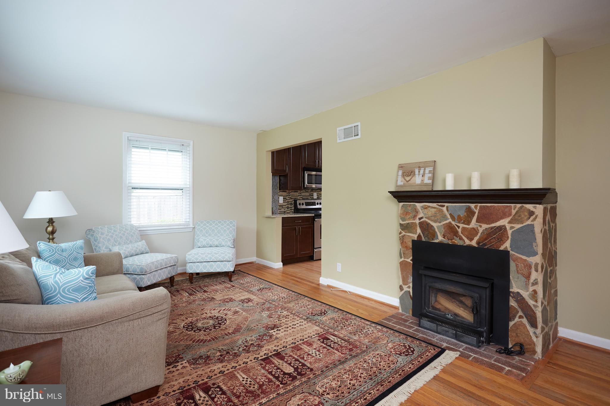 3205 Cofer Road Falls Church, VA 22042 - Photo 14 of 27 Living Room