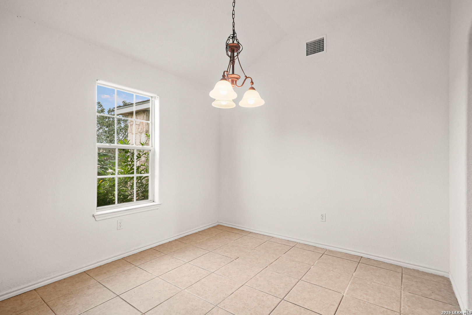 725 Cimarron Square Poteet, TX 78065 - Photo 14 of 37