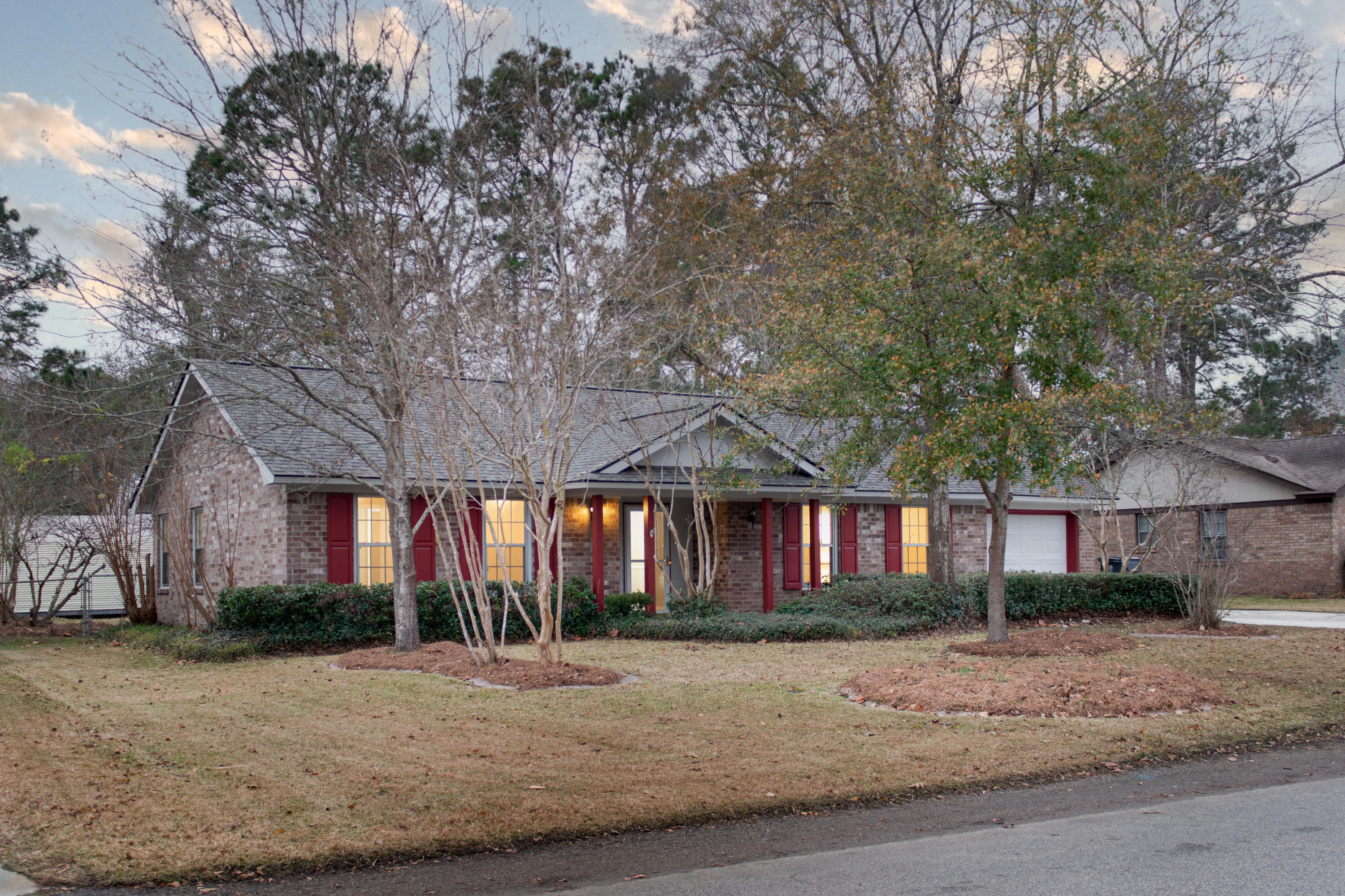 304 Longleaf Road Summerville, SC 29486 - Photo 1 of 16 IMG_4495-Edit