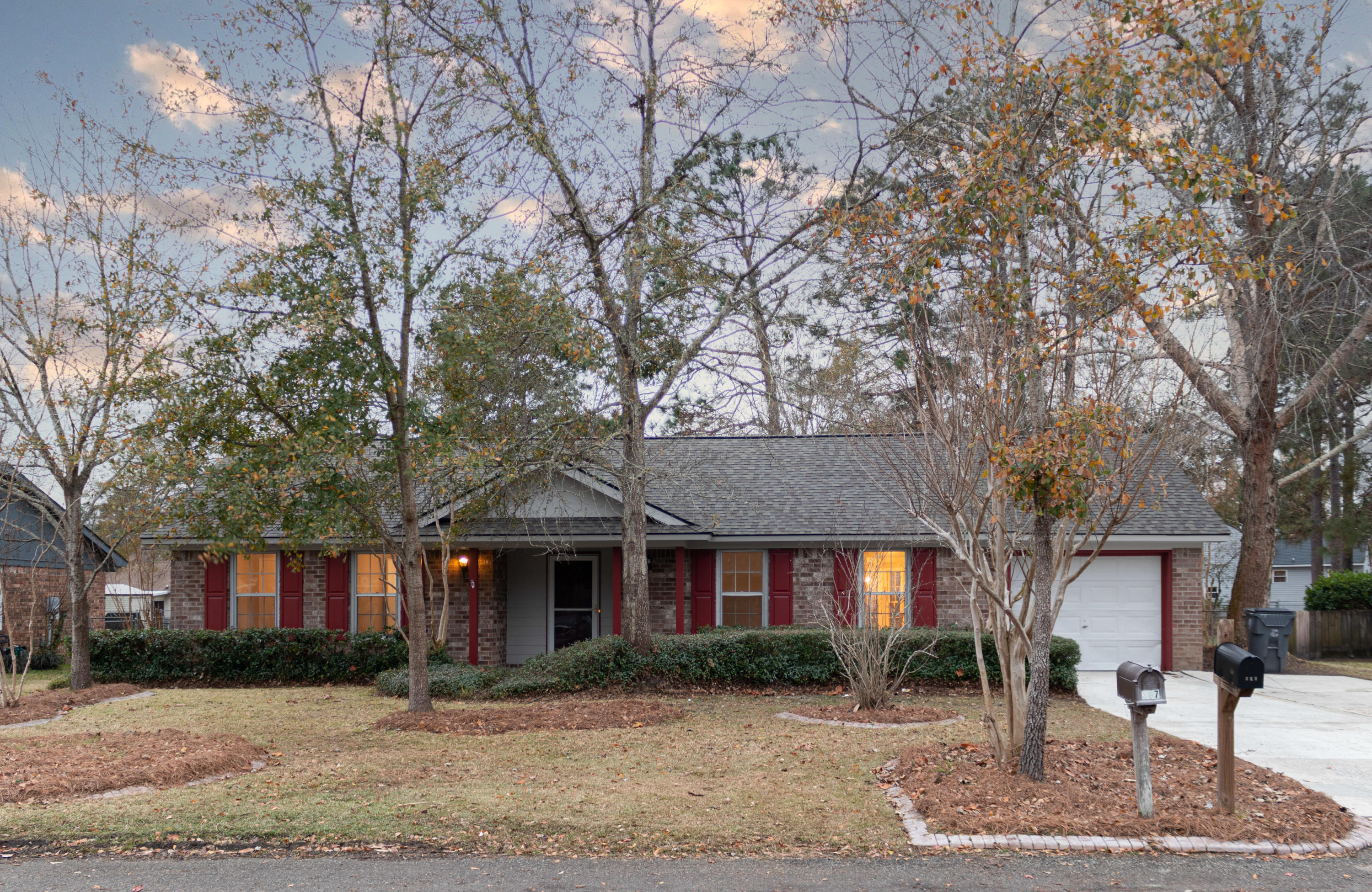 304 Longleaf Road Summerville, SC 29486 - Photo 2 of 16 IMG_4456-Edit