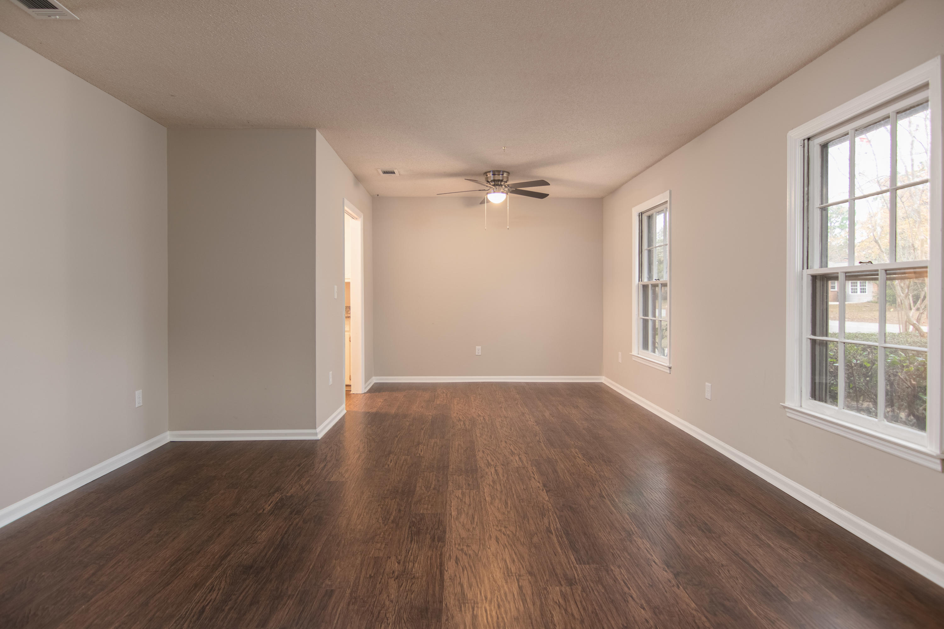 304 Longleaf Road Summerville, SC 29486 - Photo 5 of 16 IMG_4303-Edit