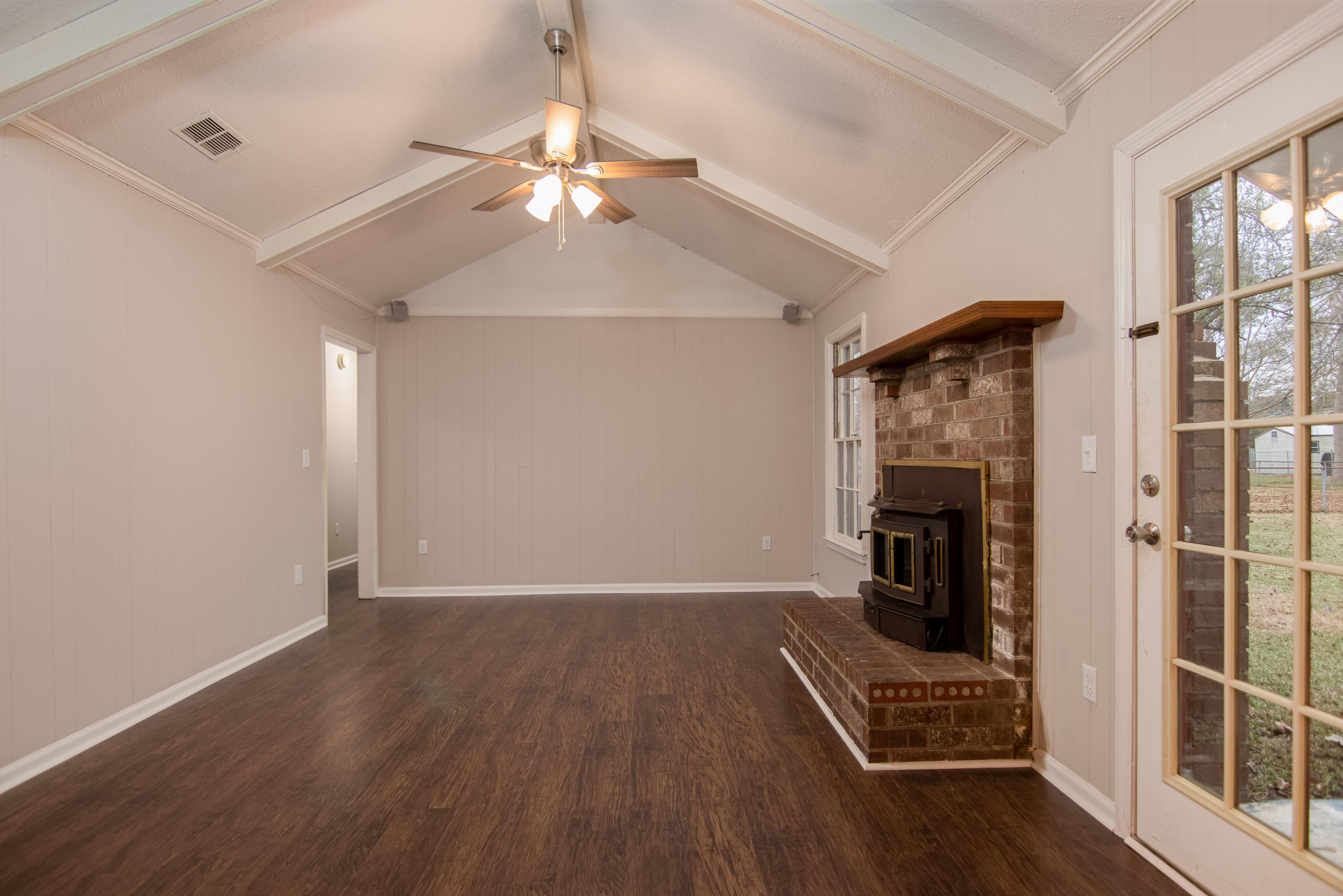 304 Longleaf Road Summerville, SC 29486 - Photo 8 of 16 IMG_4372-Edit