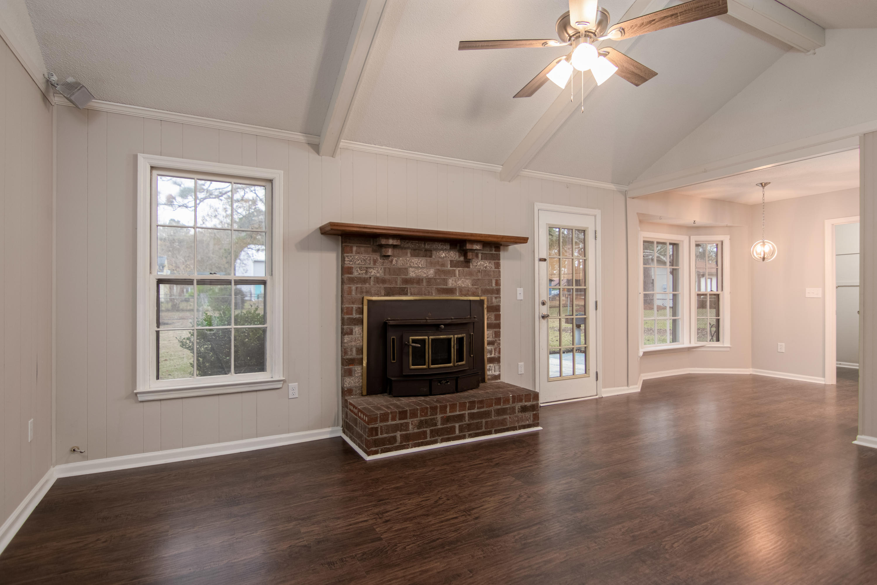 304 Longleaf Road Summerville, SC 29486 - Photo 9 of 16 IMG_4353-Edit