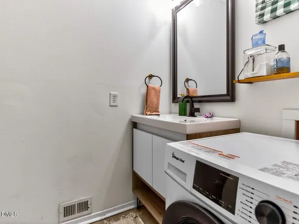 $275,000 | 220 Elizabeth Street, Unit A3, Chapel Hill, NC 27514