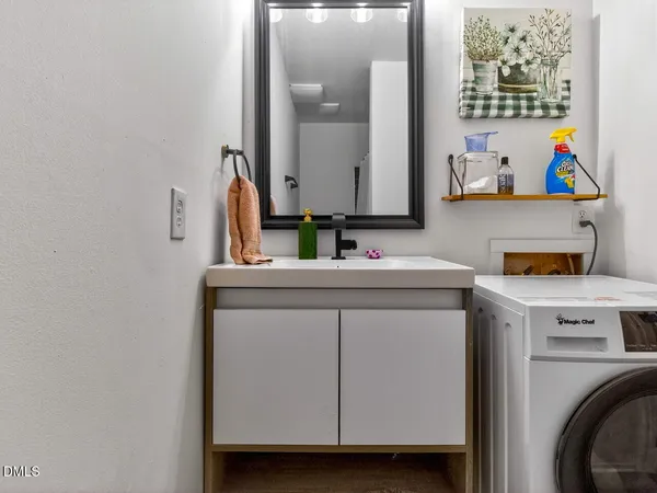 $275,000 | 220 Elizabeth Street, Unit A3, Chapel Hill, NC 27514